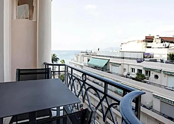 Daire La Croisette Elegant Avec Balcon Et Vue Apercu Cannes